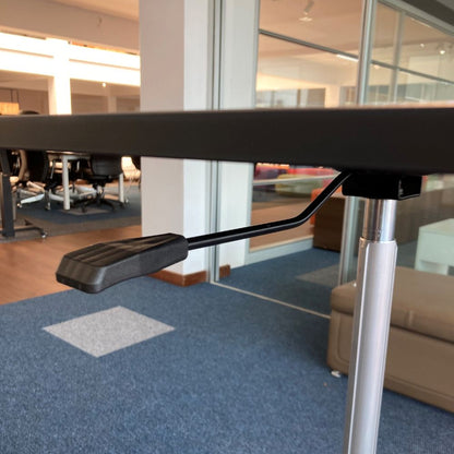 PNEUMATIC HEIGHT ADJUSTABLE DESK STANDARD image 2