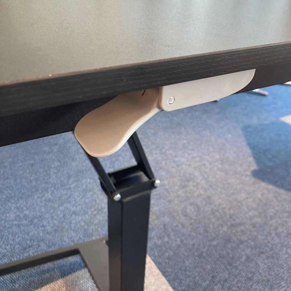 PNEUMATIC HEIGHT ADJUSTABLE DESK LARGE image 1