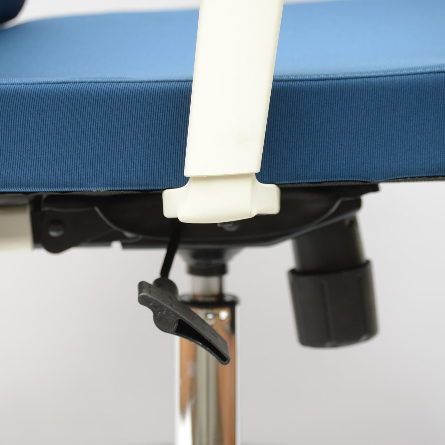 HT-7085B - MEDIUM BACK CHAIR image 5